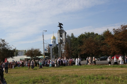 Крестный ход к месту, где будет возведён Преображенский храм