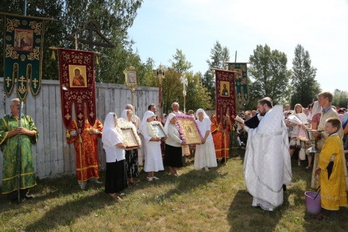 Крестный ход к месту, где будет возведён Преображенский храм