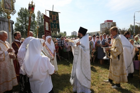 Крестный ход к месту, где будет возведён Преображенский храм