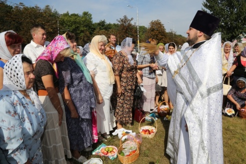 Крестный ход к месту, где будет возведён Преображенский храм