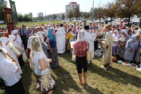 Крестный ход к месту, где будет возведён Преображенский храм