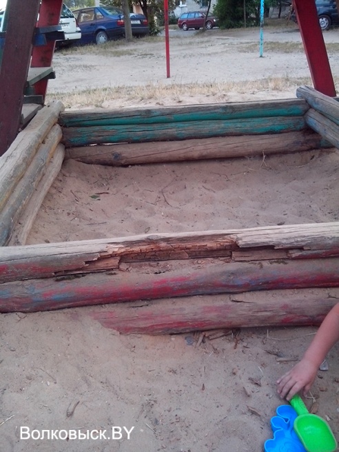 Зачем коммунальники обижают малышей?