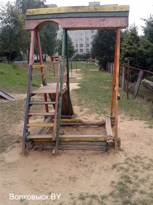 Зачем коммунальники обижают малышей?