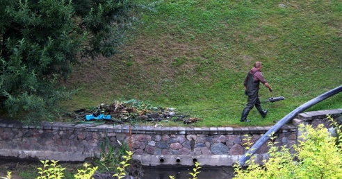 Фотофакт: как чистят Городничанку в “Швейцарской долине”