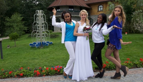 Фотофакт: в рамках экскурсий по стране участницы Miss Supranational 2013 посетили Гродно