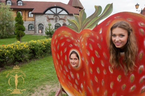 Фотофакт: в рамках экскурсий по стране участницы Miss Supranational 2013 посетили Гродно