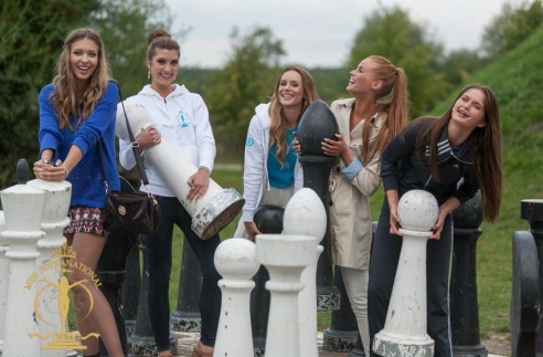 Фотофакт: в рамках экскурсий по стране участницы Miss Supranational 2013 посетили Гродно