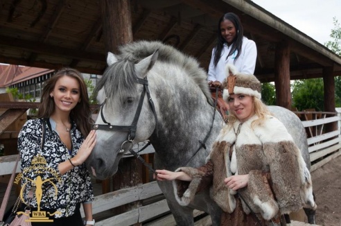 Фотофакт: в рамках экскурсий по стране участницы Miss Supranational 2013 посетили Гродно