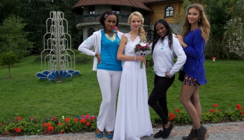 Фотофакт: в рамках экскурсий по стране участницы Miss Supranational 2013 посетили Гродно