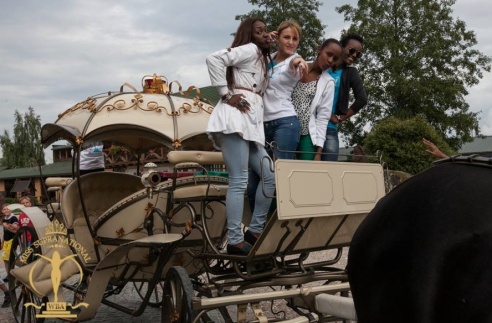 Фотофакт: в рамках экскурсий по стране участницы Miss Supranational 2013 посетили Гродно