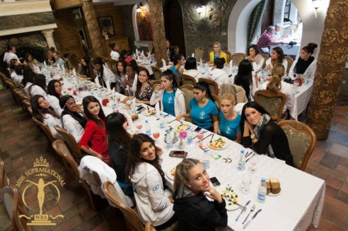 Фотофакт: в рамках экскурсий по стране участницы Miss Supranational 2013 посетили Гродно