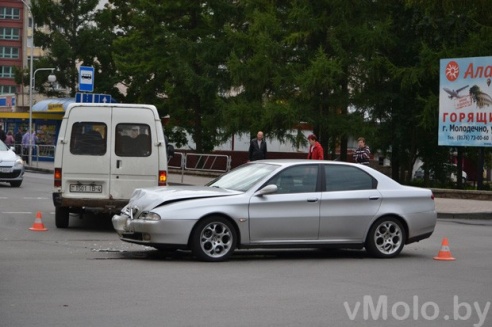 Очередная авария на проспекте. Повреждено два автомобиля