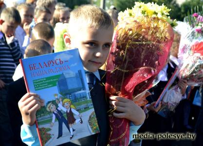Учебный год открылся торжественными линейками в школах и лицее Лунинца