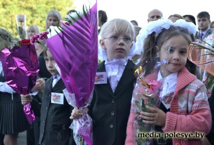 Учебный год открылся торжественными линейками в школах и лицее Лунинца