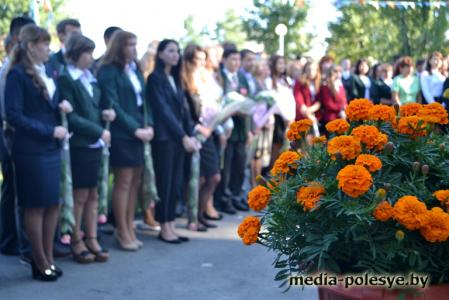Учебный год открылся торжественными линейками в школах и лицее Лунинца