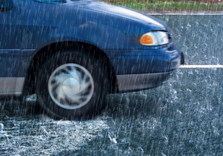 Госавтоинспекция советует водителям с наступлением осени учитывать погодные условия при движении на дороге