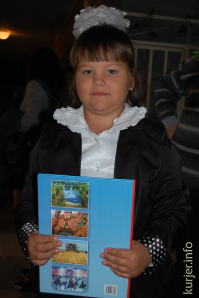 На уроке нужно сидеть тихо, не хихикать