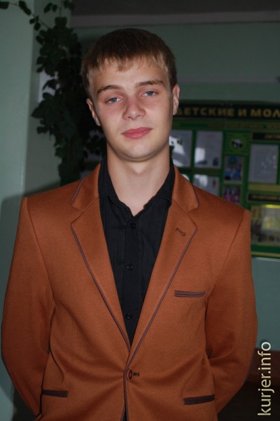 На уроке нужно сидеть тихо, не хихикать