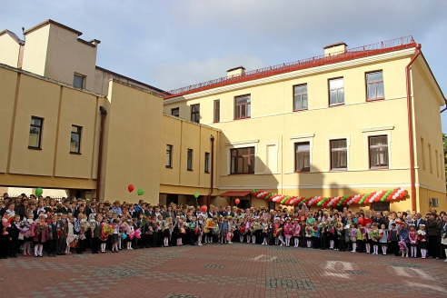 Фоторепортаж: 2 сентября во всех школах Гродно прошли линейки