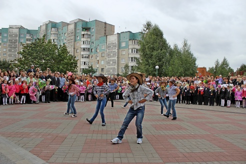 Фоторепортаж: 2 сентября во всех школах Гродно прошли линейки