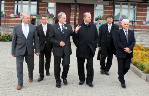 Глубоких знаний и отличных оценок! (+фото)