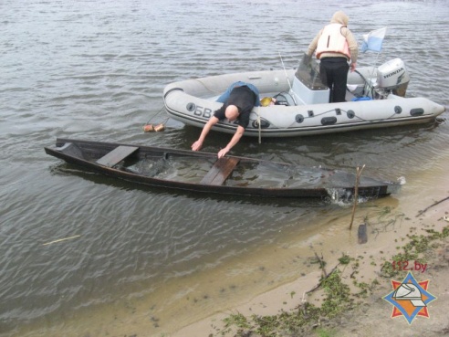 В Петриковском районе перевернулась лодка с рыбаками: один из них утонул, а второму удалось спастись (фото)