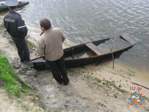 В Петриковском районе перевернулась лодка с рыбаками: один из них утонул, а второму удалось спастись (фото)