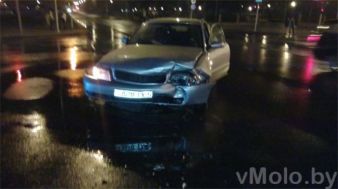 Фотофакт: возле детской стоматологии произошла очередная авария