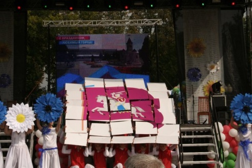 800-летие Речицы: русскоязычный Витовт и перевернутый официальный флаг