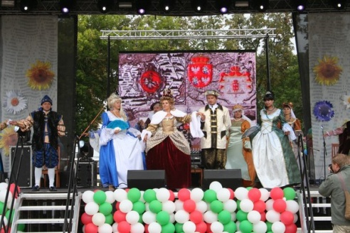 800-летие Речицы: русскоязычный Витовт и перевернутый официальный флаг