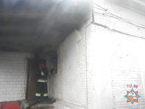 В Речице загорелась закрытая на ремонт баня (фото)