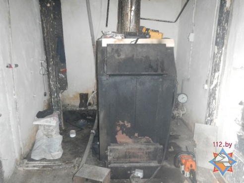 В Речице загорелась закрытая на ремонт баня (фото)