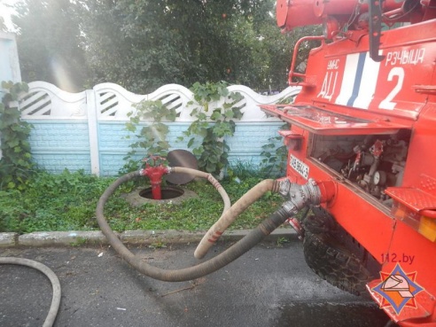 В Речице загорелась закрытая на ремонт баня (фото)