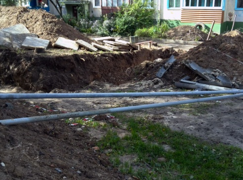 Подготовка к отопительному сезону 2013 года: простаивающая техника, раскуроченные дворы