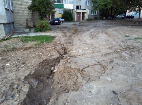 Подготовка к отопительному сезону 2013 года: простаивающая техника, раскуроченные дворы