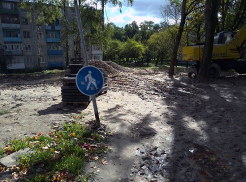 Подготовка к отопительному сезону 2013 года: простаивающая техника, раскуроченные дворы