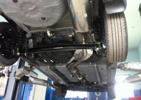 В Гродно привезли два автовоза новых Geely, среди которых и планируемый к серийному производству кроссовер Emgrand X7: первые впечатления