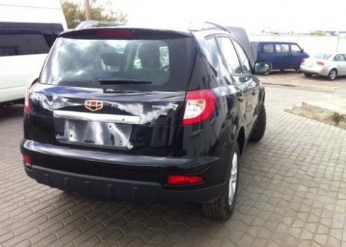 В Гродно привезли два автовоза новых Geely, среди которых и планируемый к серийному производству кроссовер Emgrand X7: первые впечатления