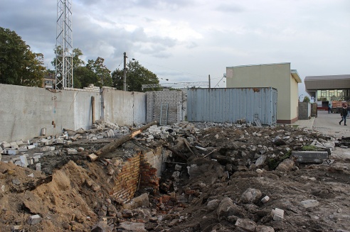 Рядом с железнодорожным вокзалом в Гродно снесли два здания