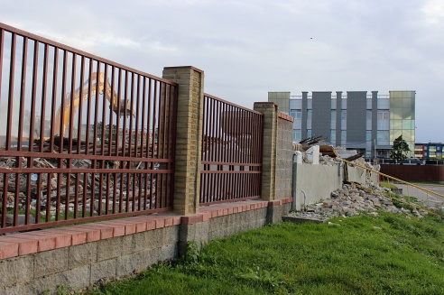 Рядом с железнодорожным вокзалом в Гродно снесли два здания