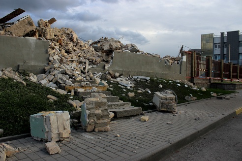 Рядом с железнодорожным вокзалом в Гродно снесли два здания