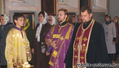 Престольный праздник прихожане Свято-Крестовоздвиженского храма в Лунинце встретили по-домашнему