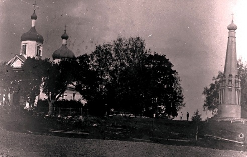 Полоцкие краеведы в агрогородке Клястицы раскопали фрагмент памятника-часовни, посвященного победе над французами в войне 1812 года