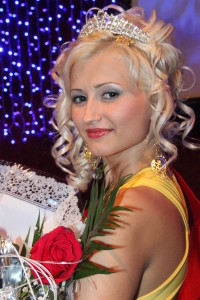 Блондинки завоевали «Вице-мисс» и «Мисс-Костюковичи 2013»!