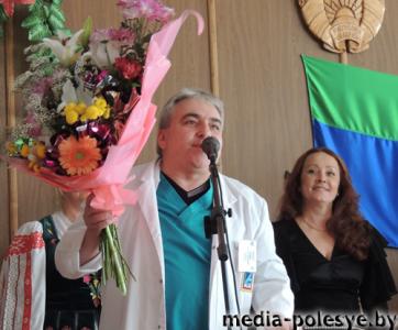 Столінскія медыкі для былых калег зрабілі свята