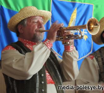 Столінскія медыкі для былых калег зрабілі свята