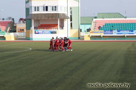 ФК «Гранит» в домашней игре порадовал болельщиков результативной игрой