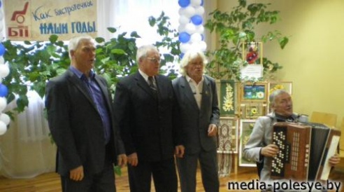 Пожилым людям – внимание и поздравления