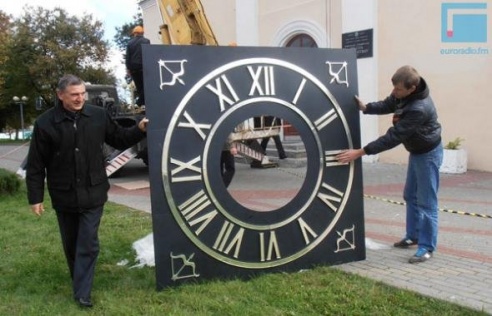 На ўнікальны барочны гадзіннік у Пінску паставілі новы цыферблат