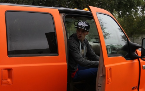 Акция в поддержку взаимоуважения на дороге: в Гродно дорожные разборки закончились танцами